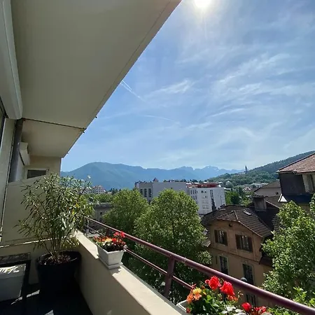 Espace Et Confort Au Coeur De Ville Annecy